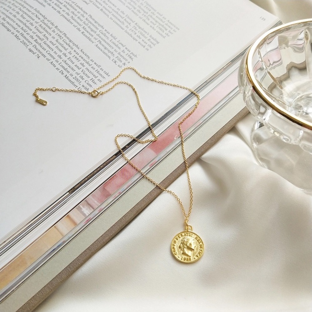 COURTNEY ✨ Gold Dainty Pendant Coin Necklace - Picture 3 of 3